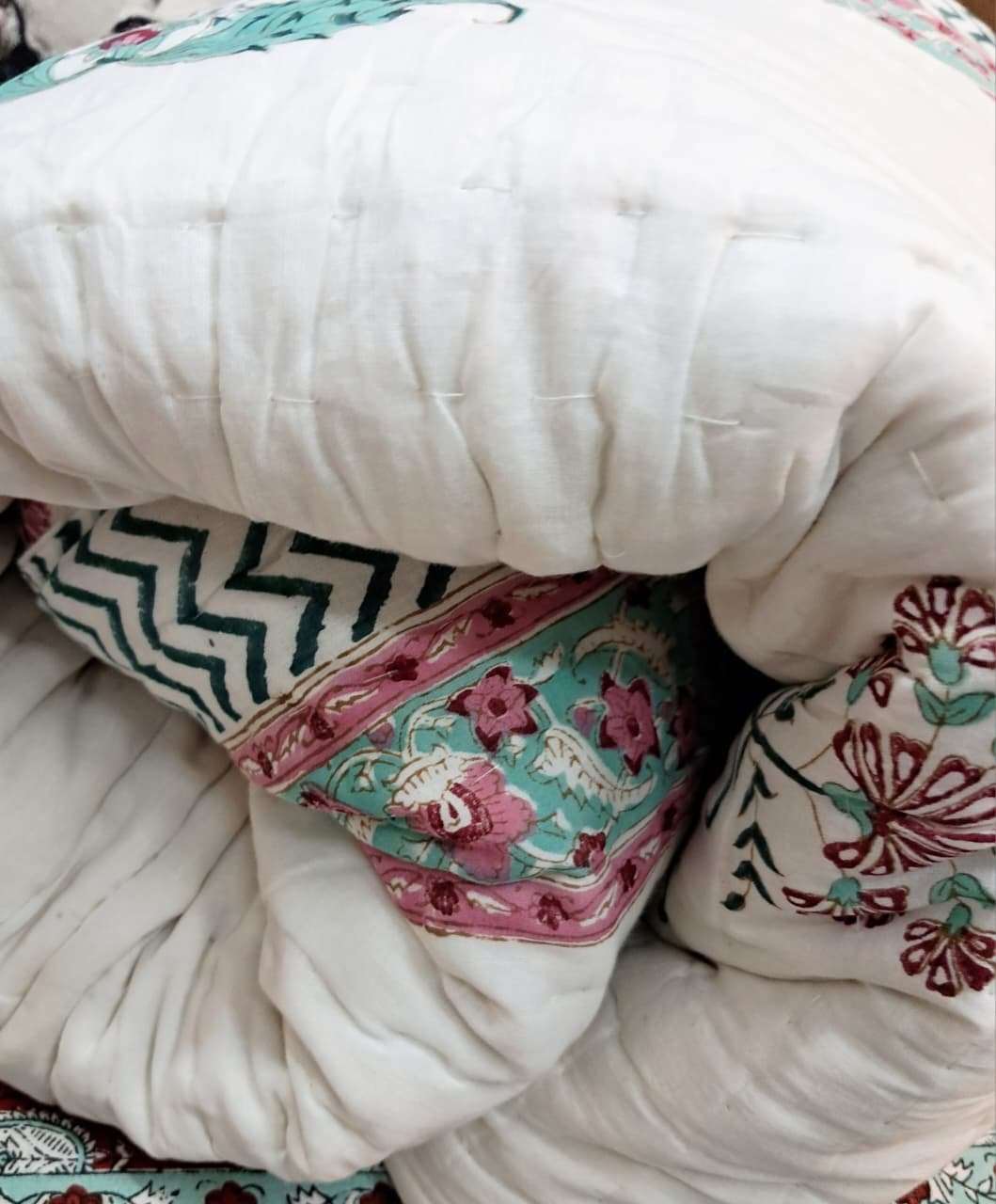 Mughal Floral Crest– Jaipuri Hand-Block Mulmal Cotton Razai - Image 7