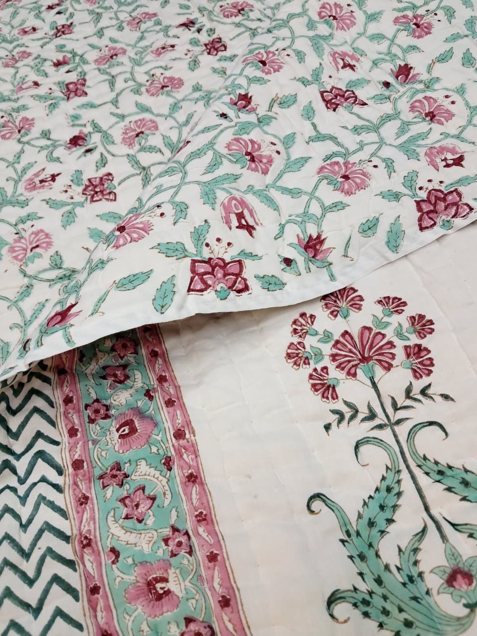 Mughal Floral Crest– Jaipuri Hand-Block Mulmal Cotton Razai - Image 2