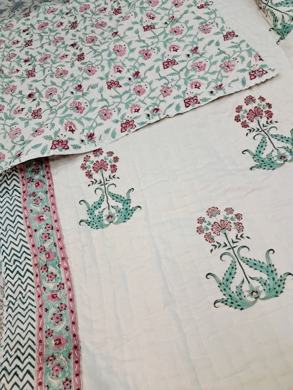 Mughal Floral Crest– Jaipuri Hand-Block Mulmal Cotton Razai