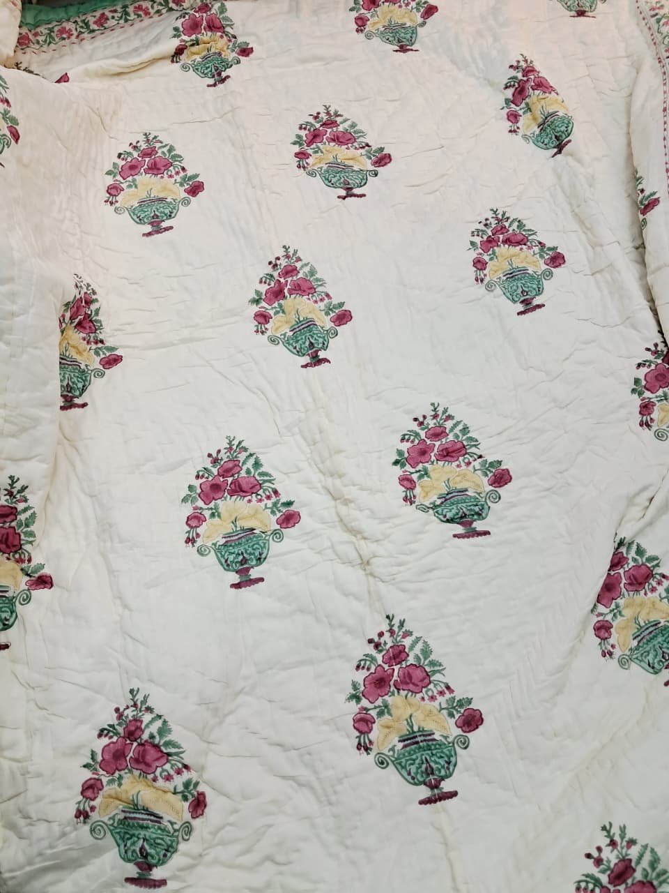 Gulshan Urn Reverie – Jaipuri Hand-Block Printed Mulmal Razai - Image 4