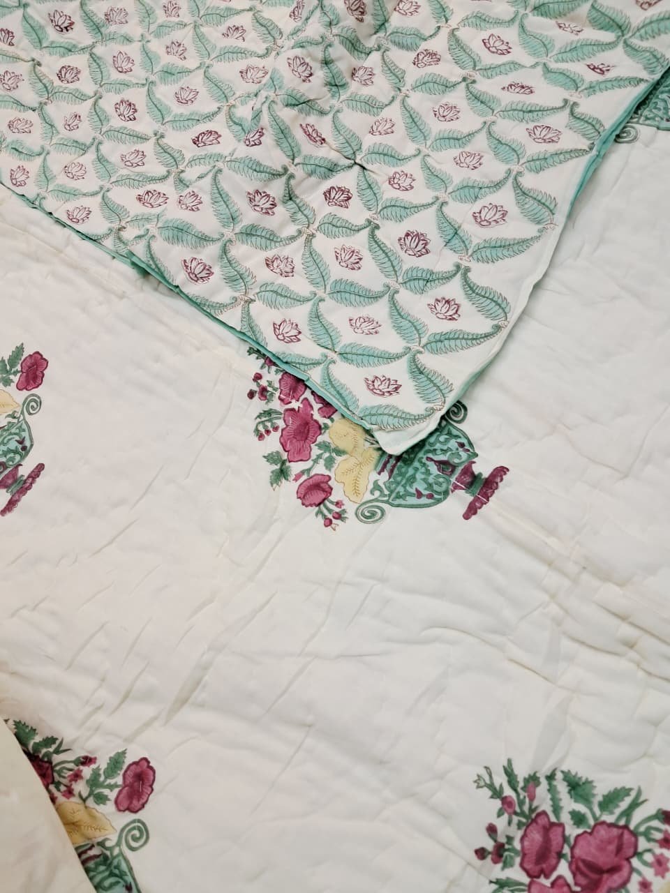 Gulshan Urn Reverie – Jaipuri Hand-Block Printed Mulmal Razai - Image 6