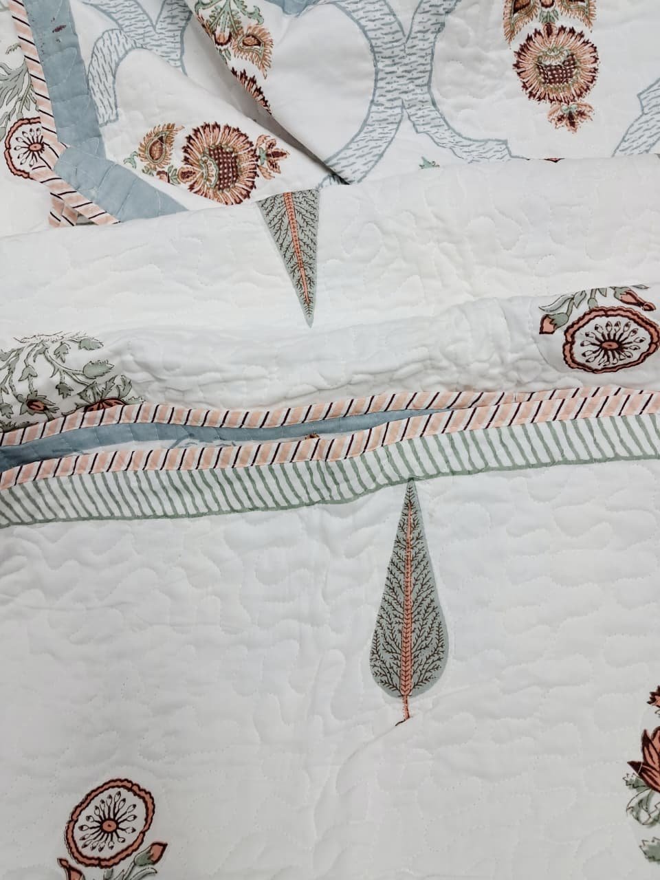 Panijaal Quilted King-Size Reversible Bedcover (01) - Image 7