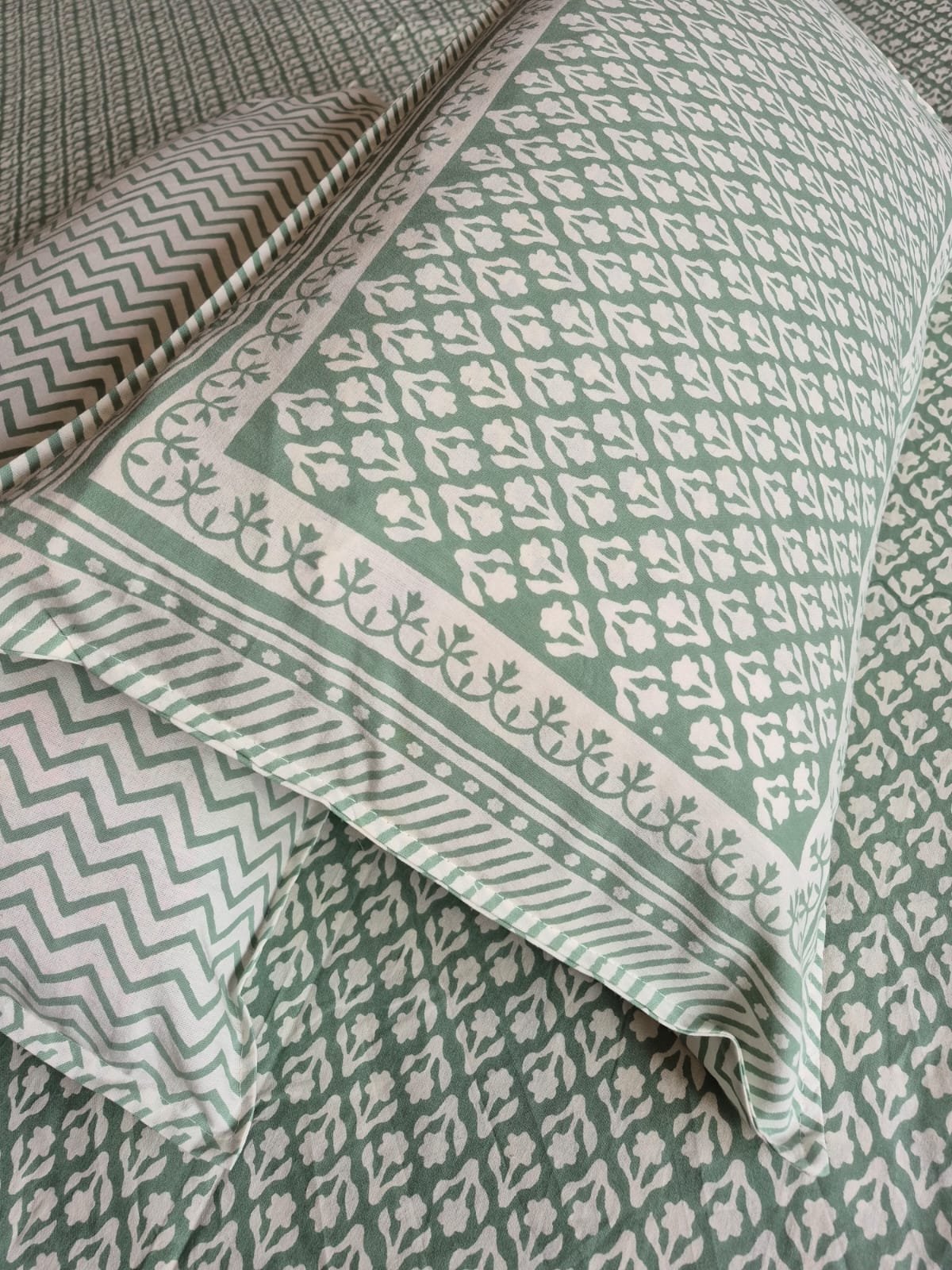 Anardana 108x108 Cotton Bedsheet (01)